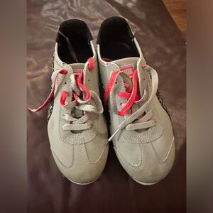 Puma Shoes size 6